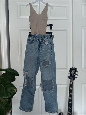 American Eagle Curvy 90’s Straight blue Jeans with La Miel tan tank top